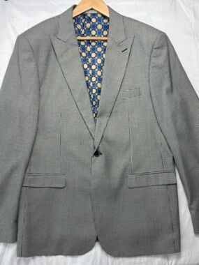 NWOT 46 L Ferrecci Black and Beige Houndstooth Sport Coat